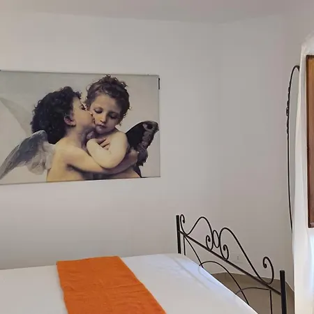 La Piccola Via Delle Rose