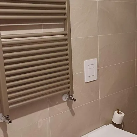 La Piccola Via Delle Rose Faggeto Lario